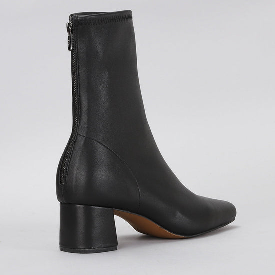 Liora - Black - Naked Arches