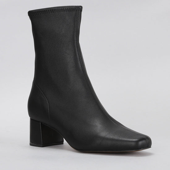 Liora - Black - Naked Arches