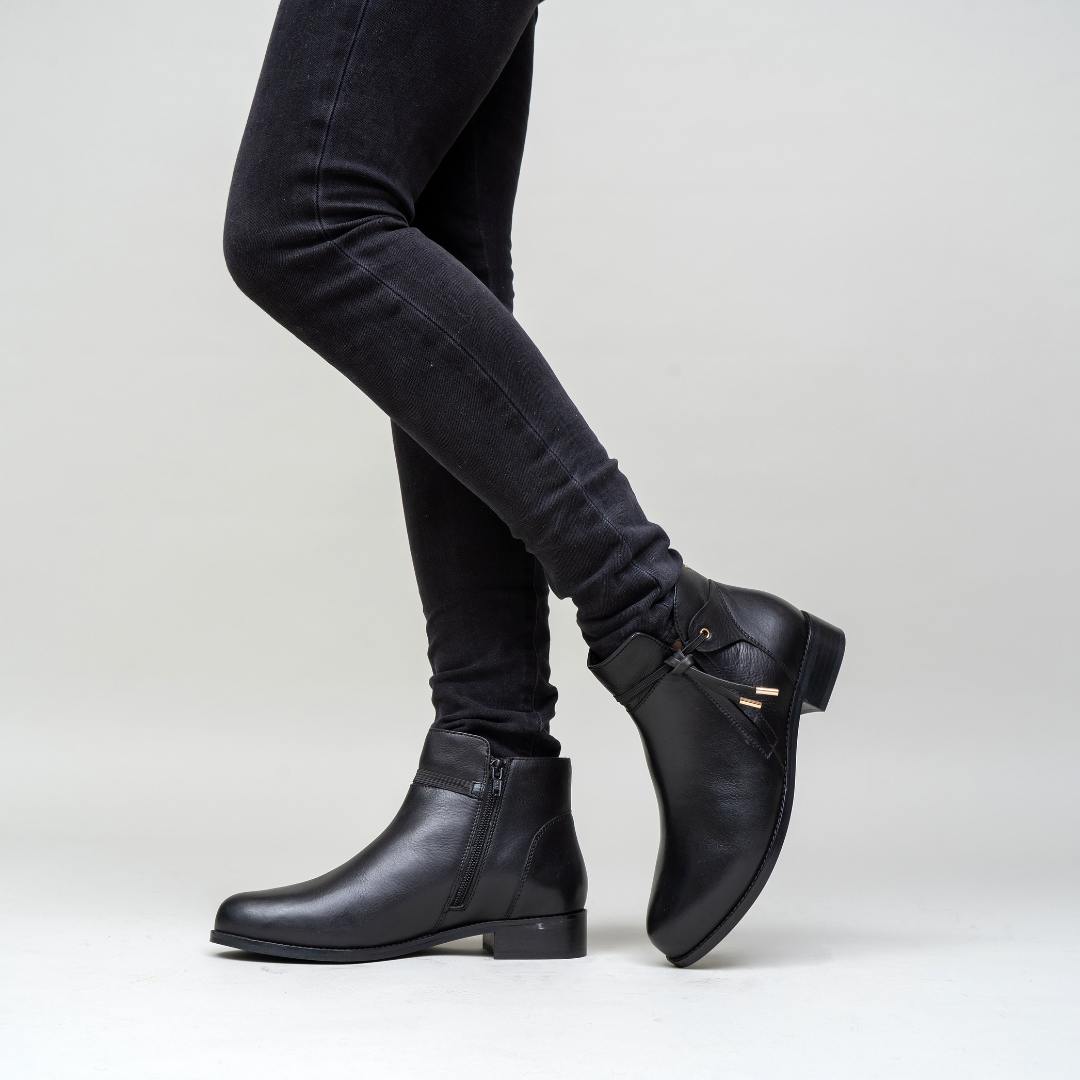 Meg - Black - LE SANSA