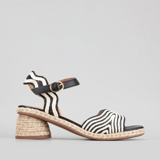 Alys - Black/White - LE SANSA