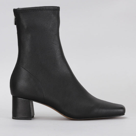 Liora - Black - Naked Arches